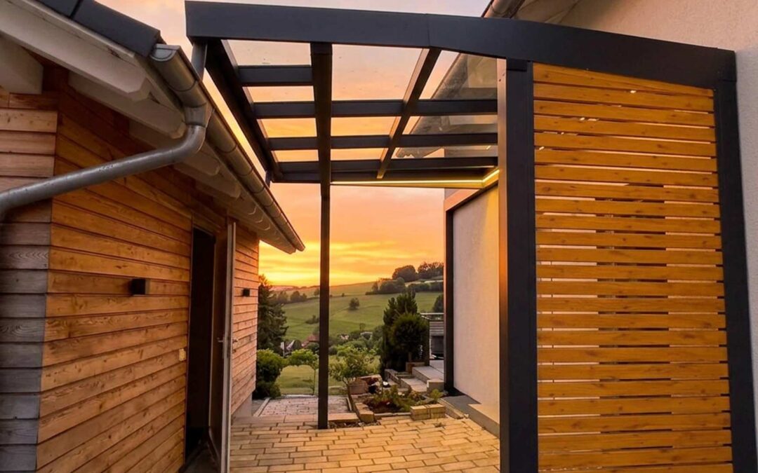 Seiten-Überdachung in der Gemeinde Klettgau | Individuelle Aluminiumlösung mit Holz